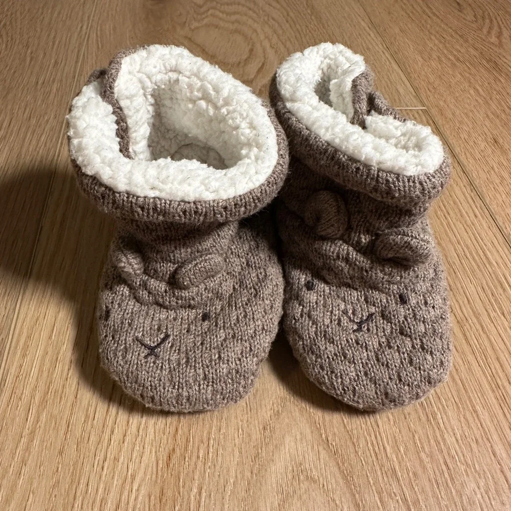 Brown Knit Bear Face Baby Booties Sherpa Lined Infant Slippers Taupe